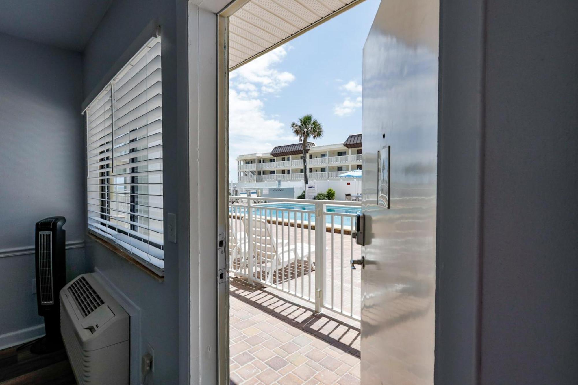 Coastal Waters 107 - A Studio Poolside Retreat New Smyrna Beach Zewnętrze zdjęcie